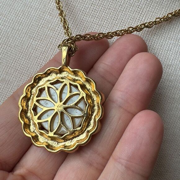 French Designer Nina Ricci Vintage Pearlescent Pendant Necklace - Picture 4 of 10